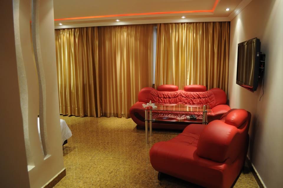 Hotel Apollon Jerevan Buitenkant foto