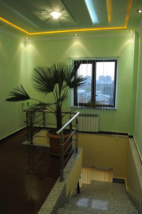 Hotel Apollon Jerevan Buitenkant foto