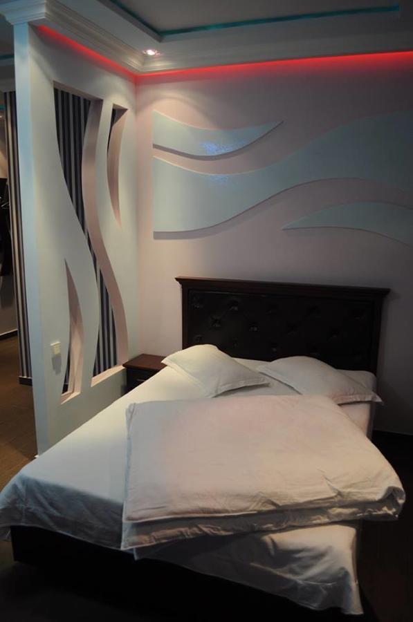 Hotel Apollon Jerevan Buitenkant foto