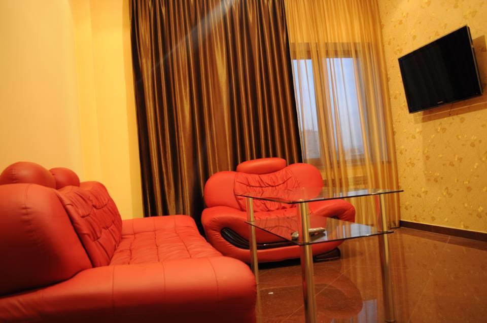 Hotel Apollon Jerevan Buitenkant foto