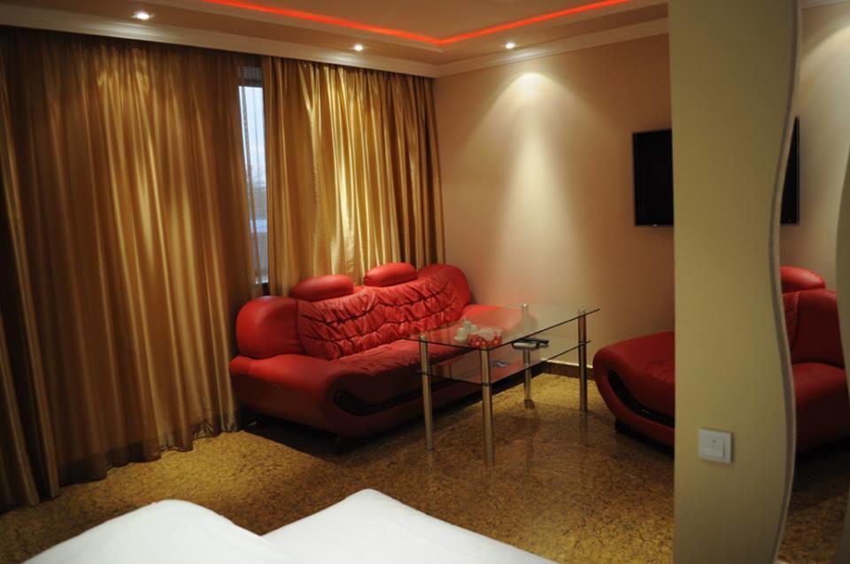 Hotel Apollon Jerevan Buitenkant foto