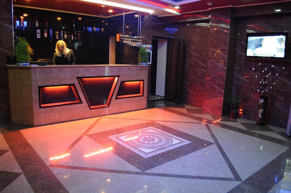 Hotel Apollon Jerevan Buitenkant foto