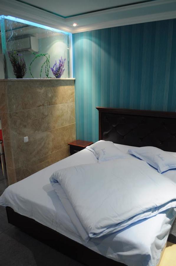 Hotel Apollon Jerevan Buitenkant foto