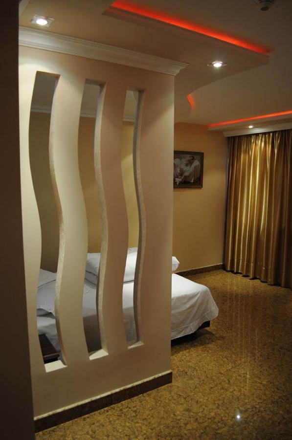 Hotel Apollon Jerevan Buitenkant foto