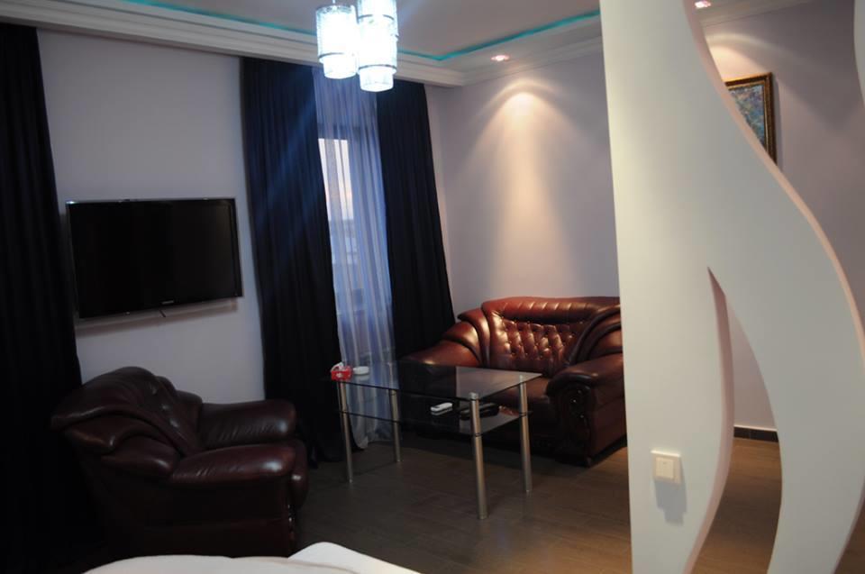Hotel Apollon Jerevan Buitenkant foto